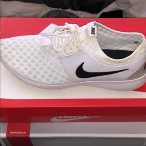 Women’s Nike juvenate